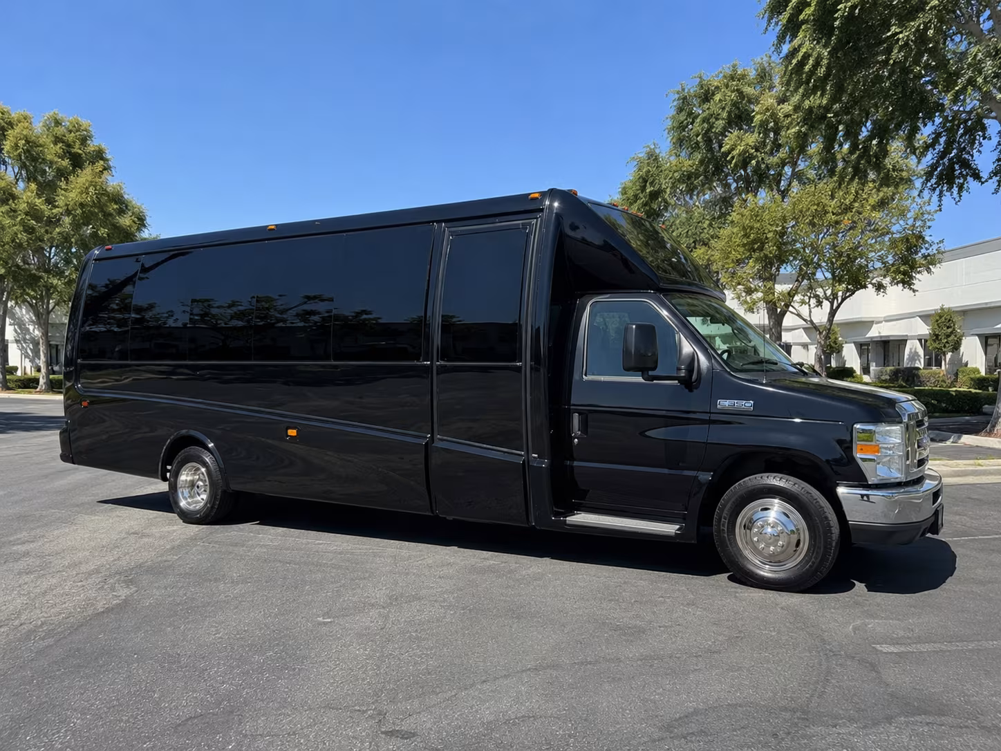 ontario corporate retreat shuttle bus rentals