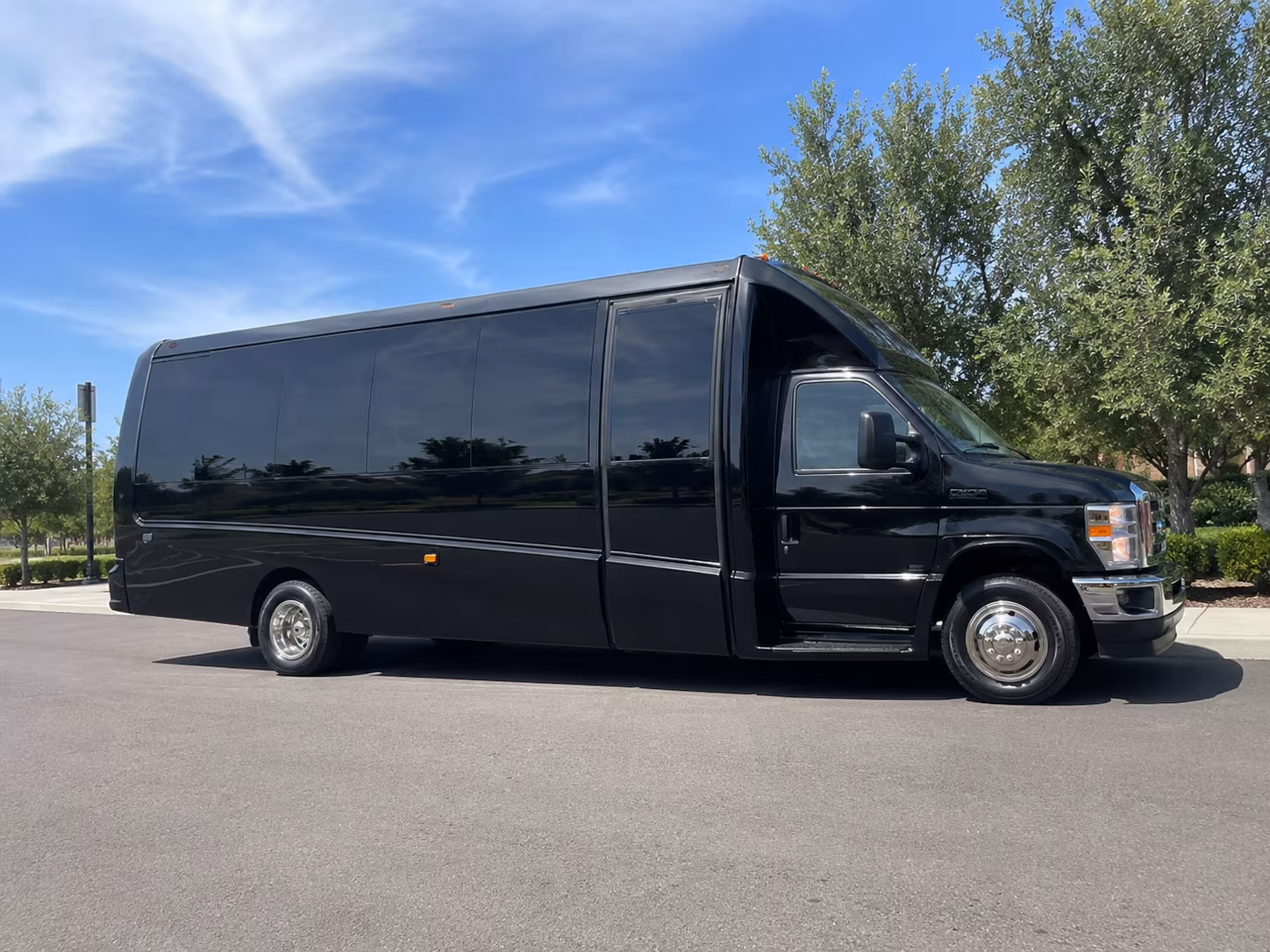 rent a field trip bus to ontario museums and science centers